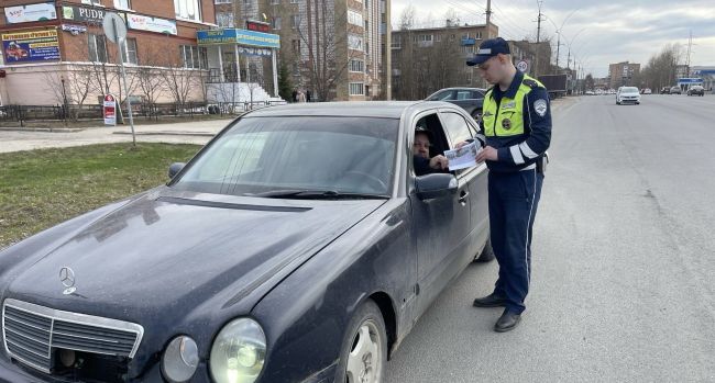 В Ухте автоинспекторы провели акцию «Безопасный перекресток»
